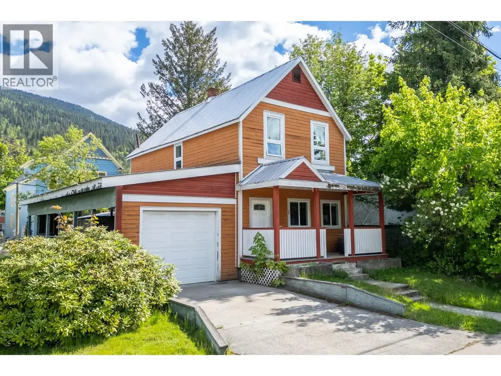 408 Third Street W, Revelstoke
